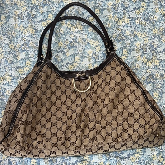 Vintage Gucci Shoulder Bag. Come with free wallet - Picture 2 of 16